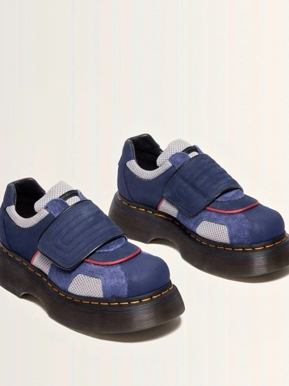 Dr. Martens BUZZ STRAP
MIXED MATERIAL SHOE